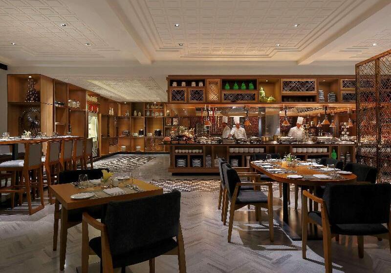 Fotos del hotel Novotel Chennai Chamiers Road:  15