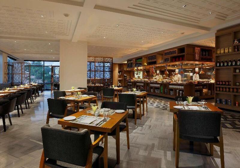 Fotos del hotel Novotel Chennai Chamiers Road:  4