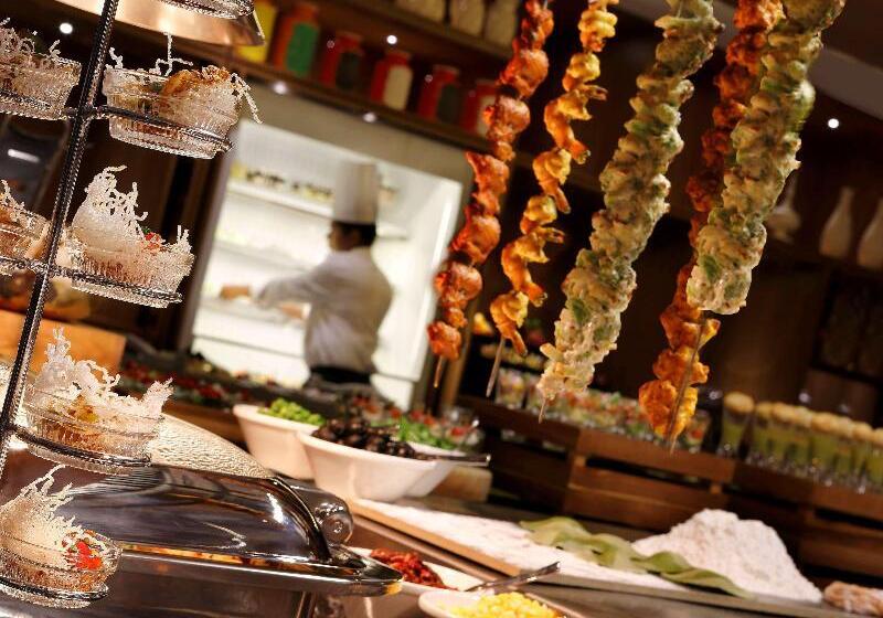 Fotos del hotel Novotel Chennai Chamiers Road:  23