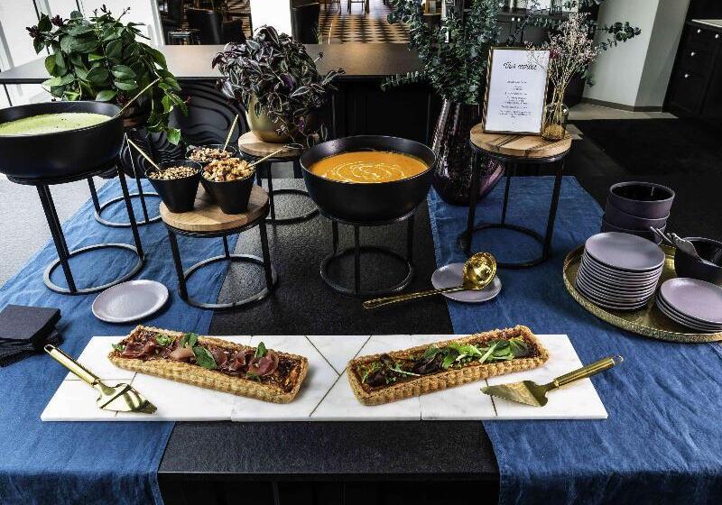 Fotos del hotel Novotel Chennai Chamiers Road:  9