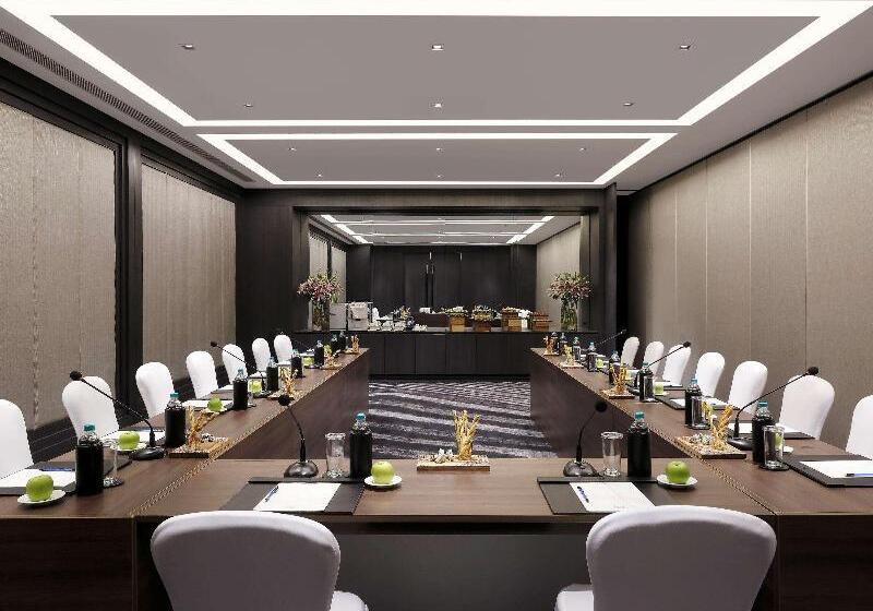 Fotos del hotel Novotel Chennai Chamiers Road:  6