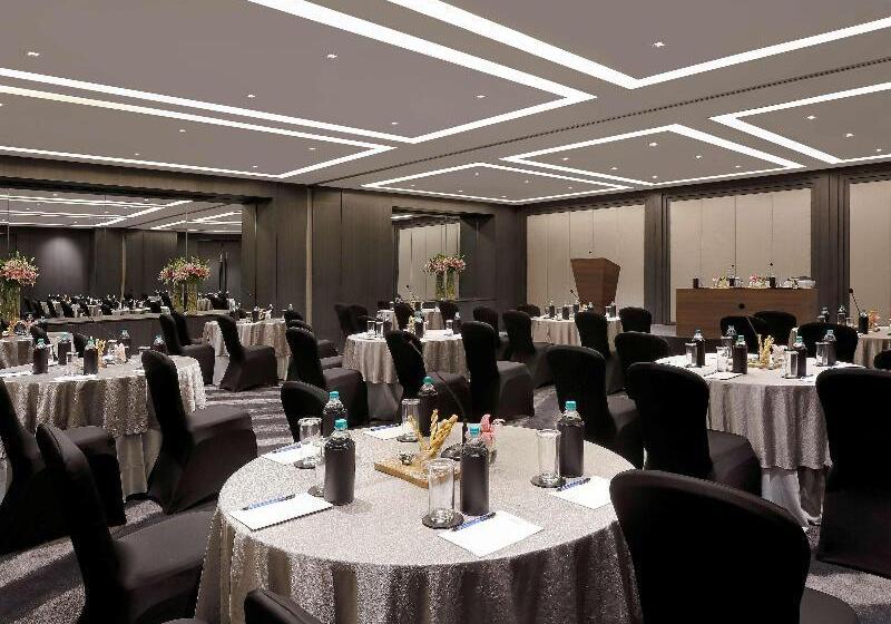 Fotos del hotel Novotel Chennai Chamiers Road:  22
