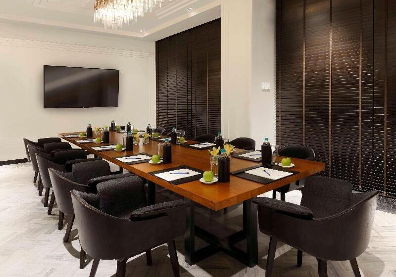 Fotos del hotel Novotel Chennai Chamiers Road:  12