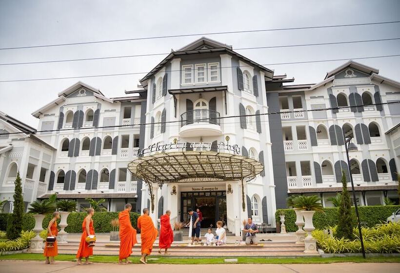 Le Thatluang D’or Boutique