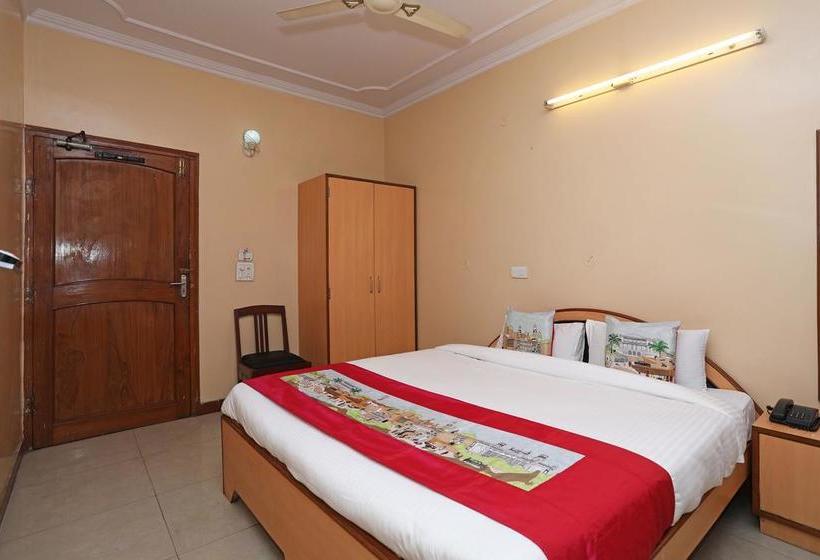 Fotos del hotel Oyo 10282 Hotel Rishi:  2