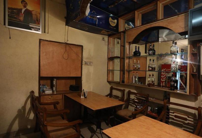 Fotos del hotel Oyo 10282 Hotel Rishi:  6