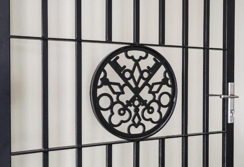 Fotos del hotel Treasures Hotel And Suites:  12