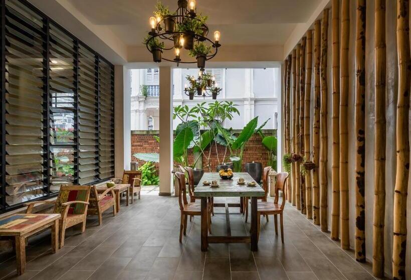 Fotos del hotel Treasures Hotel And Suites:  11