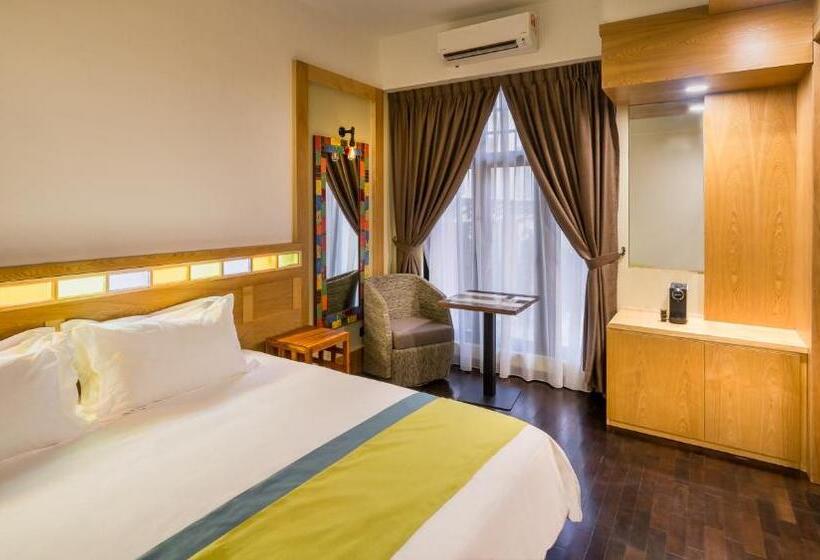 Fotos del hotel Treasures Hotel And Suites:  10