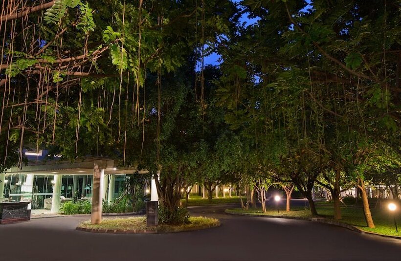 Fotos del hotel Delonix Hotel Karawang:  8