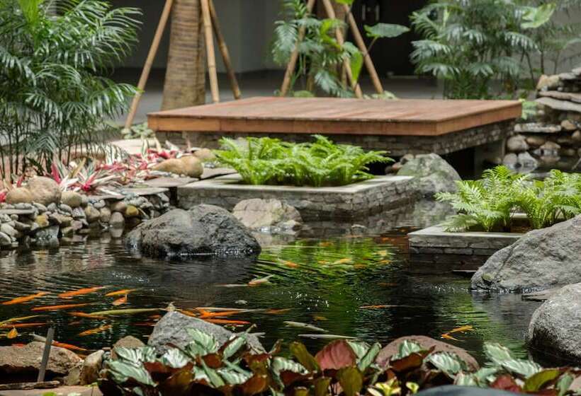 Fotos del hotel Delonix Hotel Karawang:  7