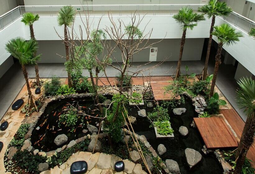 Fotos del hotel Delonix Hotel Karawang:  12