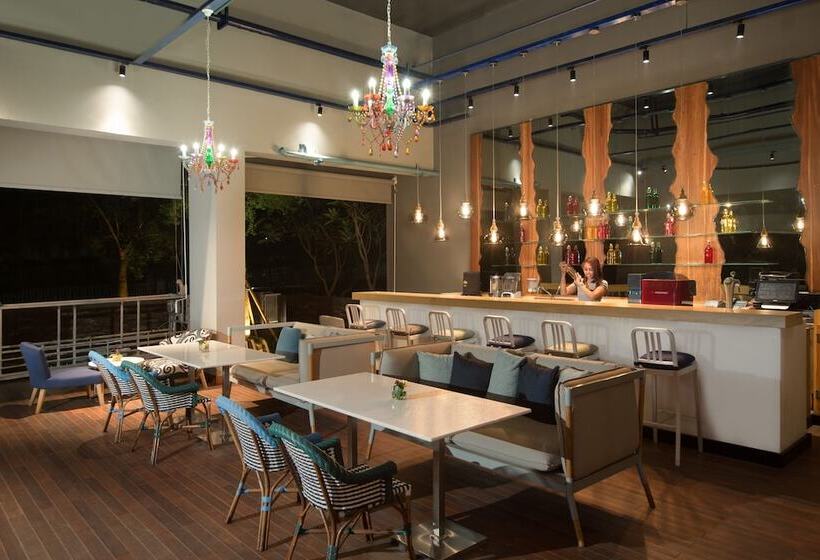 Fotos del hotel Delonix Hotel Karawang:  10