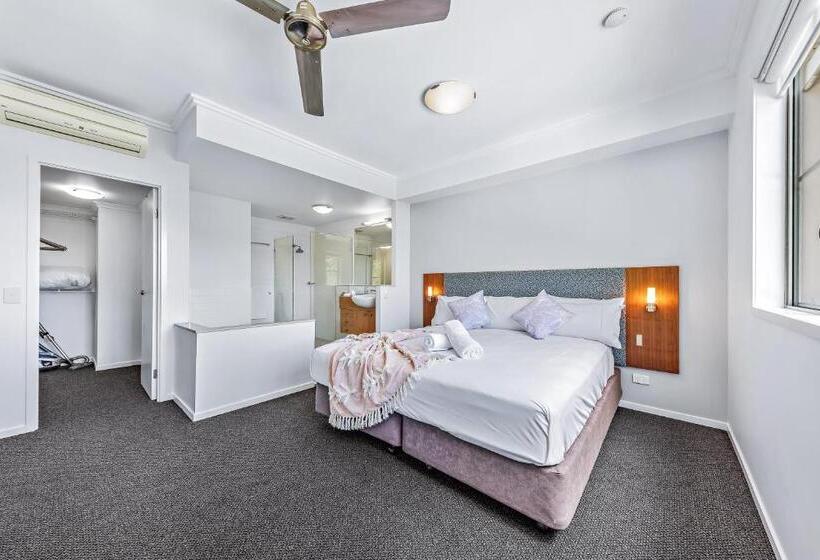 Summit Apartments Airlie Beach
