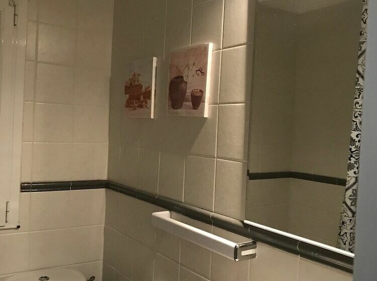 Fotos del hotel Hostal Llanda:  2