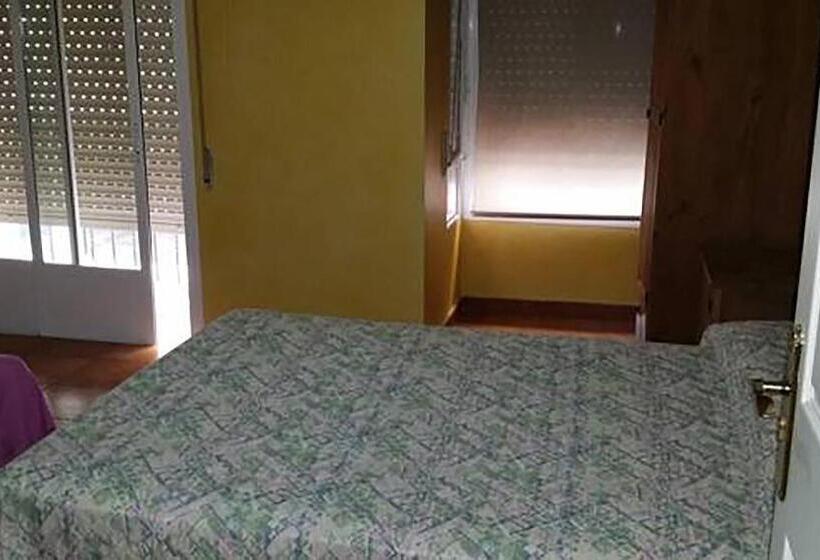 Fotos del hotel Hostal Velarde:  15