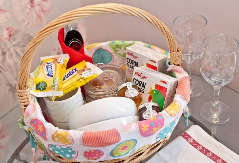 Fotos del hotel Bowness Bay Suites:  2