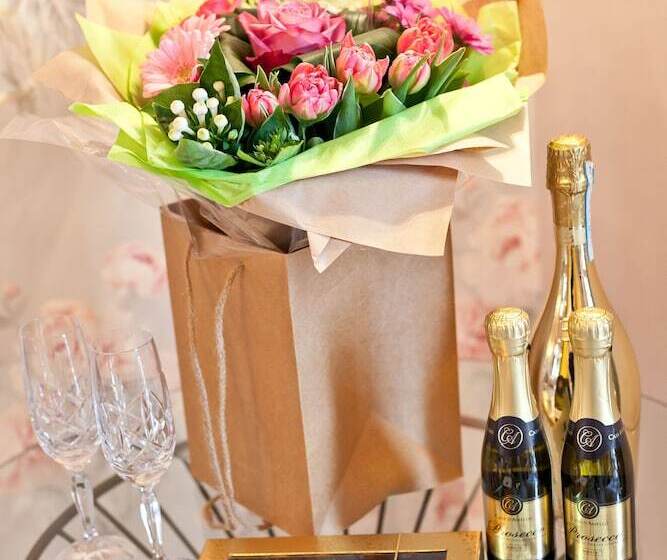 Fotos del hotel Bowness Bay Suites:  8