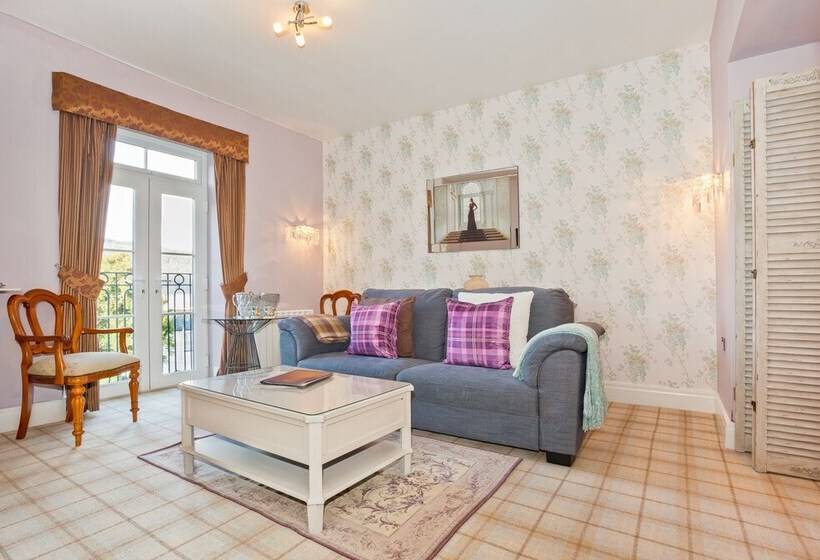 Fotos del hotel Bowness Bay Suites:  18