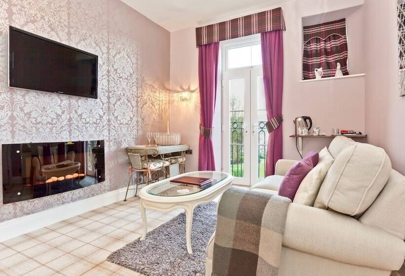 Fotos del hotel Bowness Bay Suites:  20