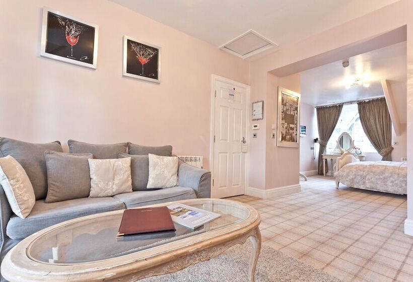 Fotos del hotel Bowness Bay Suites:  13