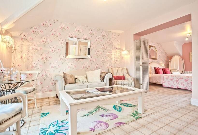 Fotos del hotel Bowness Bay Suites:  21