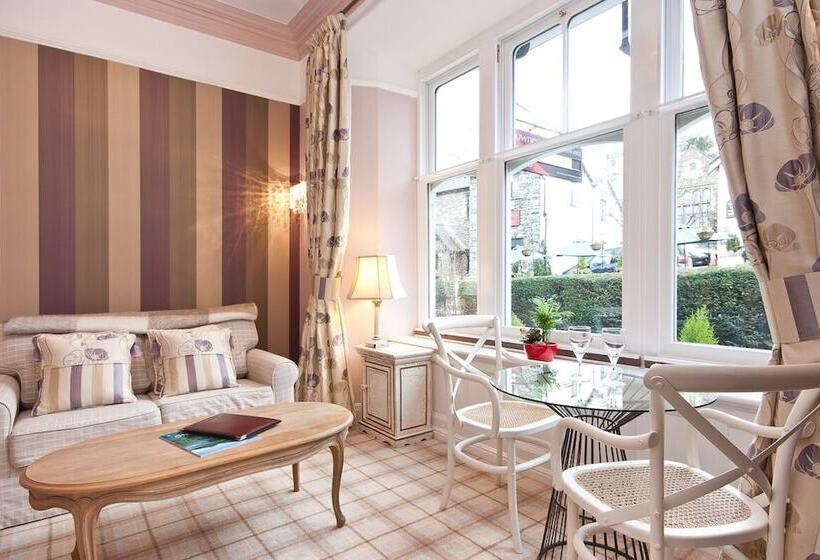 Fotos del hotel Bowness Bay Suites:  25