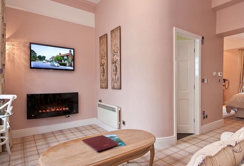 Fotos del hotel Bowness Bay Suites:  9