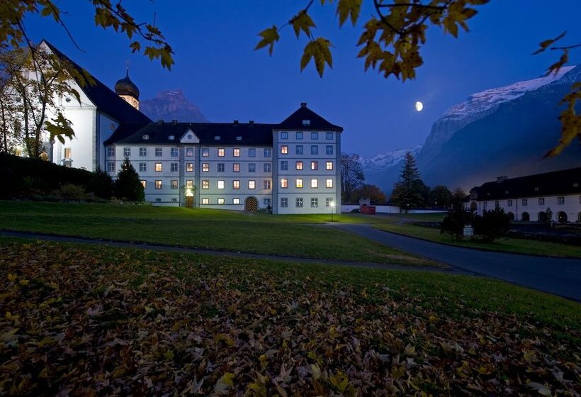 Grand Your Home With Common Kitchens