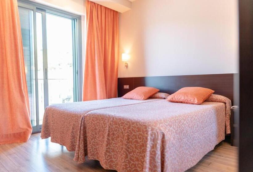 Fotos del hotel Hotel Loar Ferreries:  5