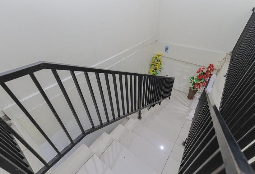 Fotos del hotel Reddoorz Plus Near Upn Veteran 2:  7