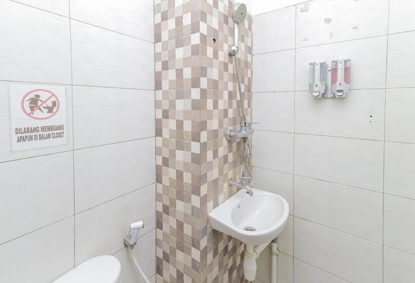 Fotos del hotel Reddoorz Plus Near Upn Veteran 2:  9