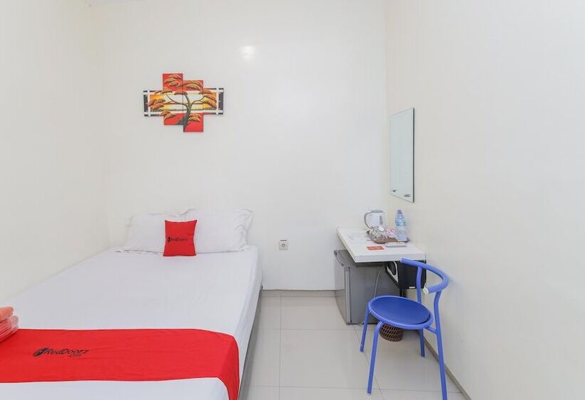 Fotos del hotel Reddoorz Plus Near Upn Veteran 2:  12