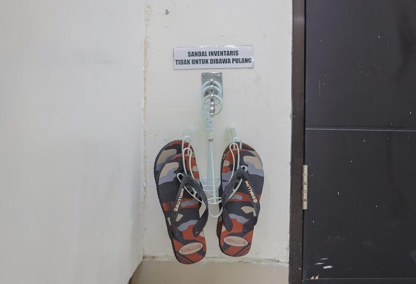 Fotos del hotel Reddoorz Plus Near Upn Veteran 2:  13