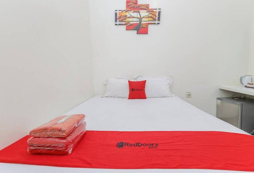 Fotos del hotel Reddoorz Plus Near Upn Veteran 2:  14