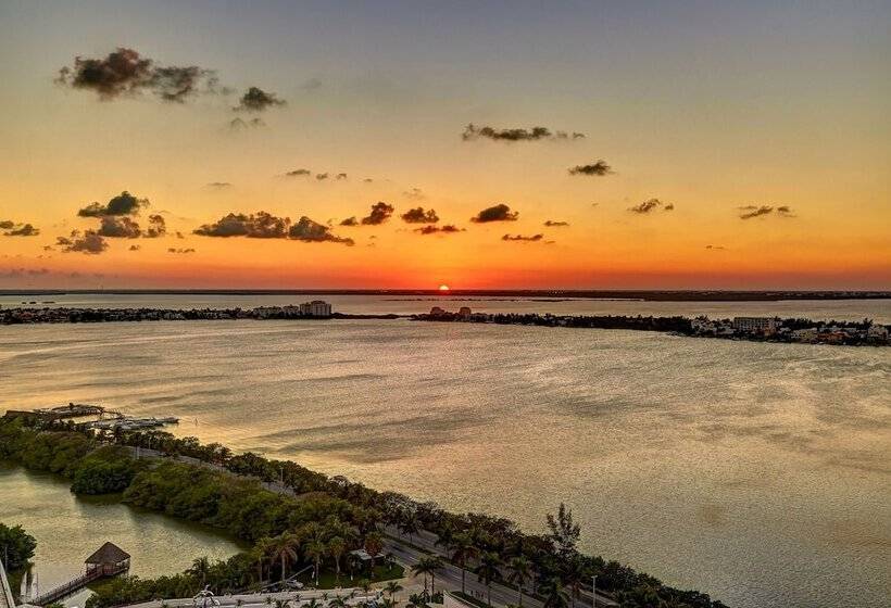 Fotos del hotel Royalton Chic Suites Cancun Resort & Spa Adults Only  All Inclusive:  11