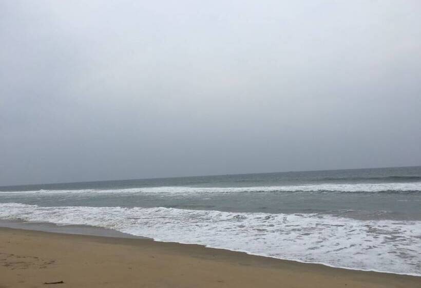 Fotos del hotel Landmark Pallavaa Beach Resorts:  9