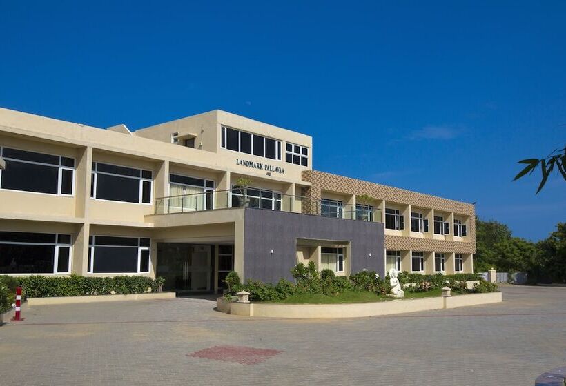 Fotos del hotel Landmark Pallavaa Beach Resorts:  12
