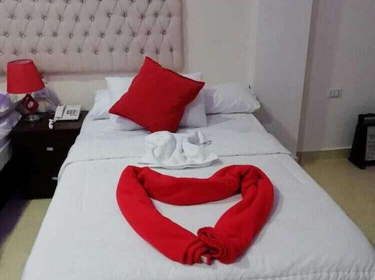 Pyramids Village Inn