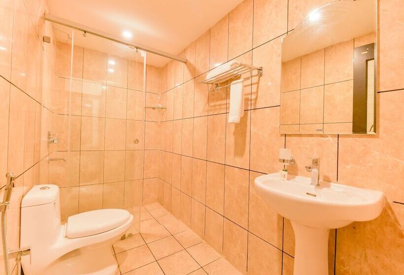 Fotos del hotel Oyo 15973 F Square:  10