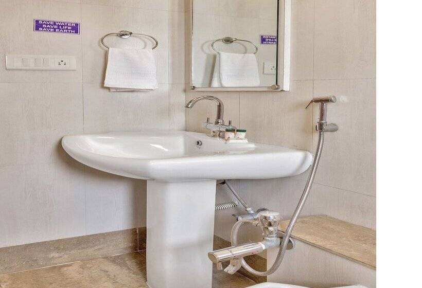 Fotos del hotel Oyo 12020 Hotel Ratna Regency:  8