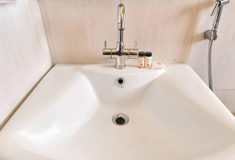 Fotos del hotel Oyo 12020 Hotel Ratna Regency:  9