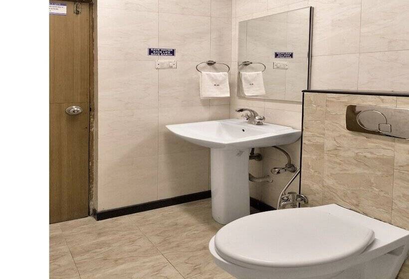 Fotos del hotel Oyo 12020 Hotel Ratna Regency:  10