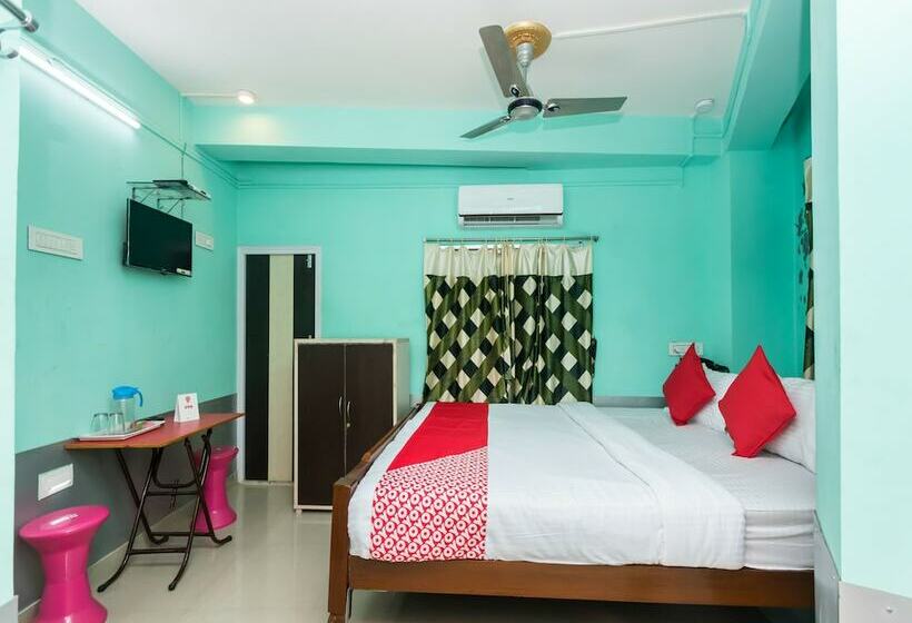 Oyo 10471 Hotel Samrat Palace