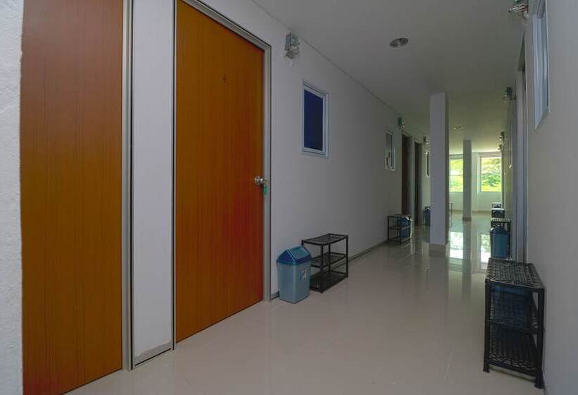 Fotos del hotel Reddoorz Plus Near Kepri Mall:  2
