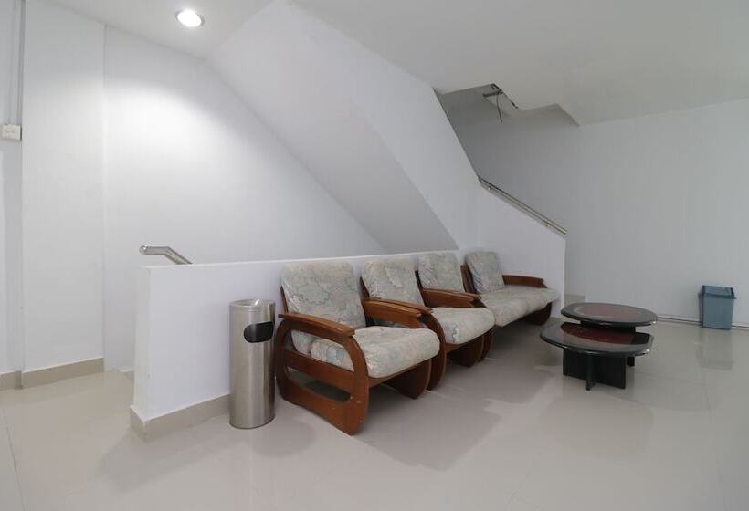 Fotos del hotel Reddoorz Plus Near Kepri Mall:  3