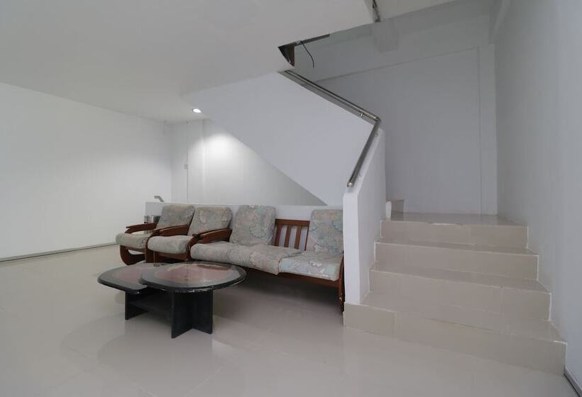 Fotos del hotel Reddoorz Plus Near Kepri Mall:  4