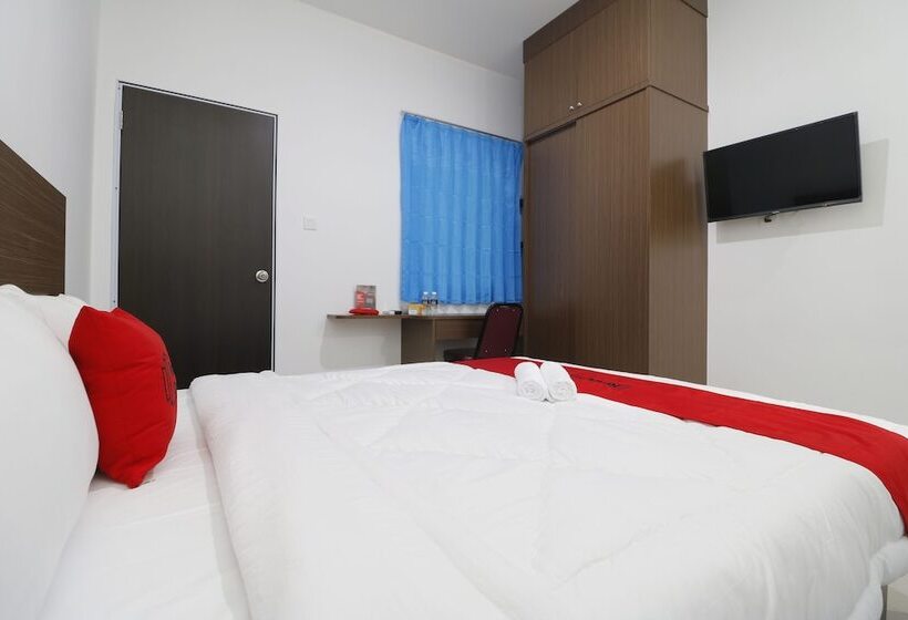 Fotos del hotel Reddoorz Plus Near Kepri Mall:  11