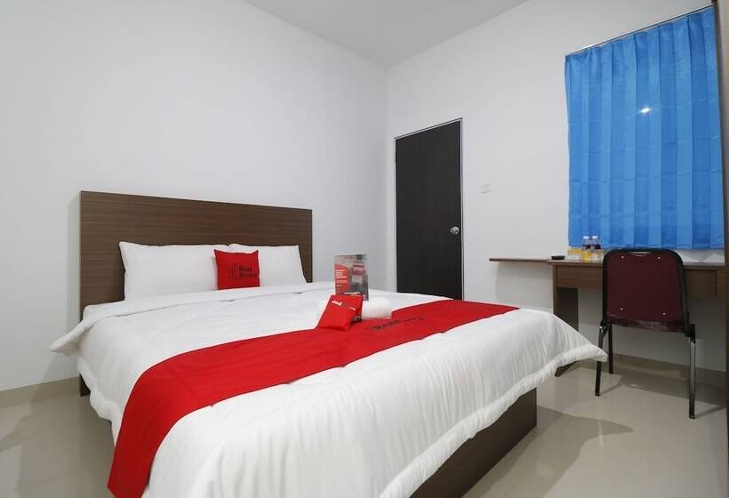 Fotos del hotel Reddoorz Plus Near Kepri Mall:  13