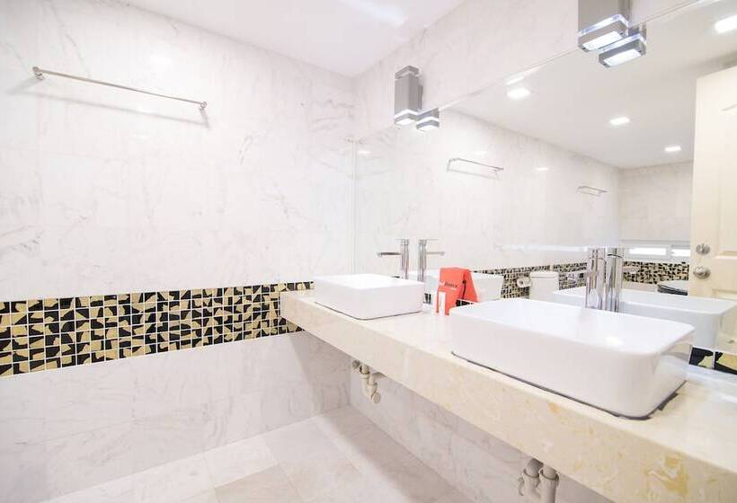 Fotos del hotel Reddoorz Plus Near Secc 2 :  5